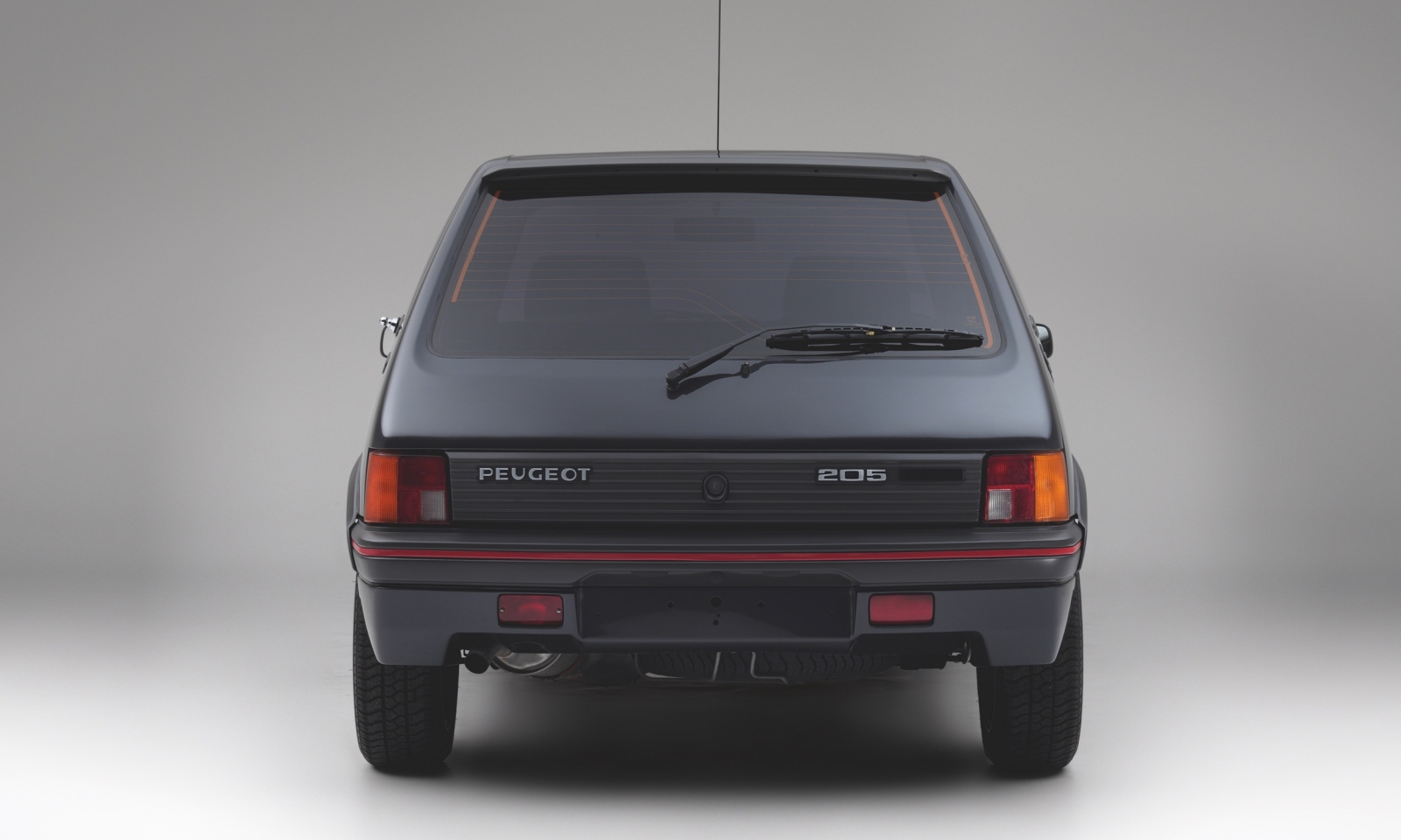 Unikát na predaj: Obrnený Peugeot 205 GTI za 37 500 €!